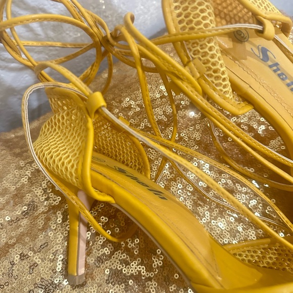 Mesh Leg Tie Up Sandals 4 in heel sized 9 - Picture 6 of 6